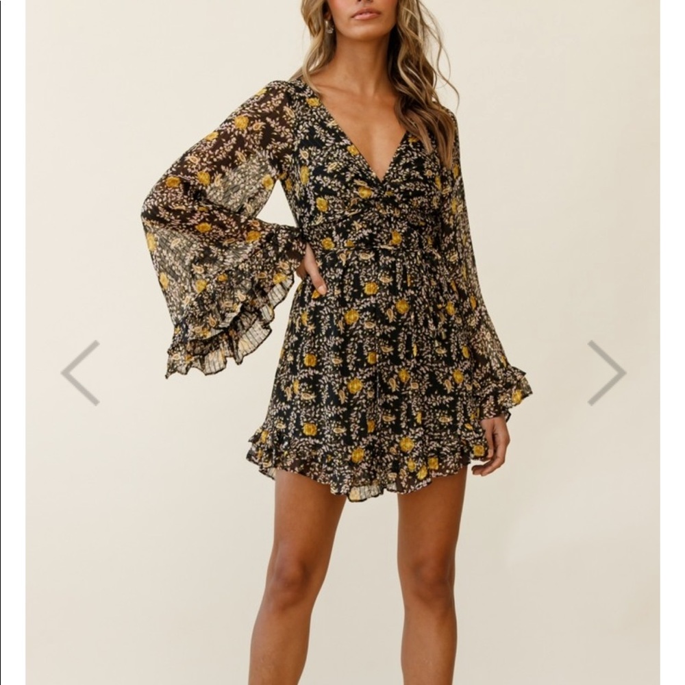 NWT Selfie Leslie Pedro Bell Sleeve Dress